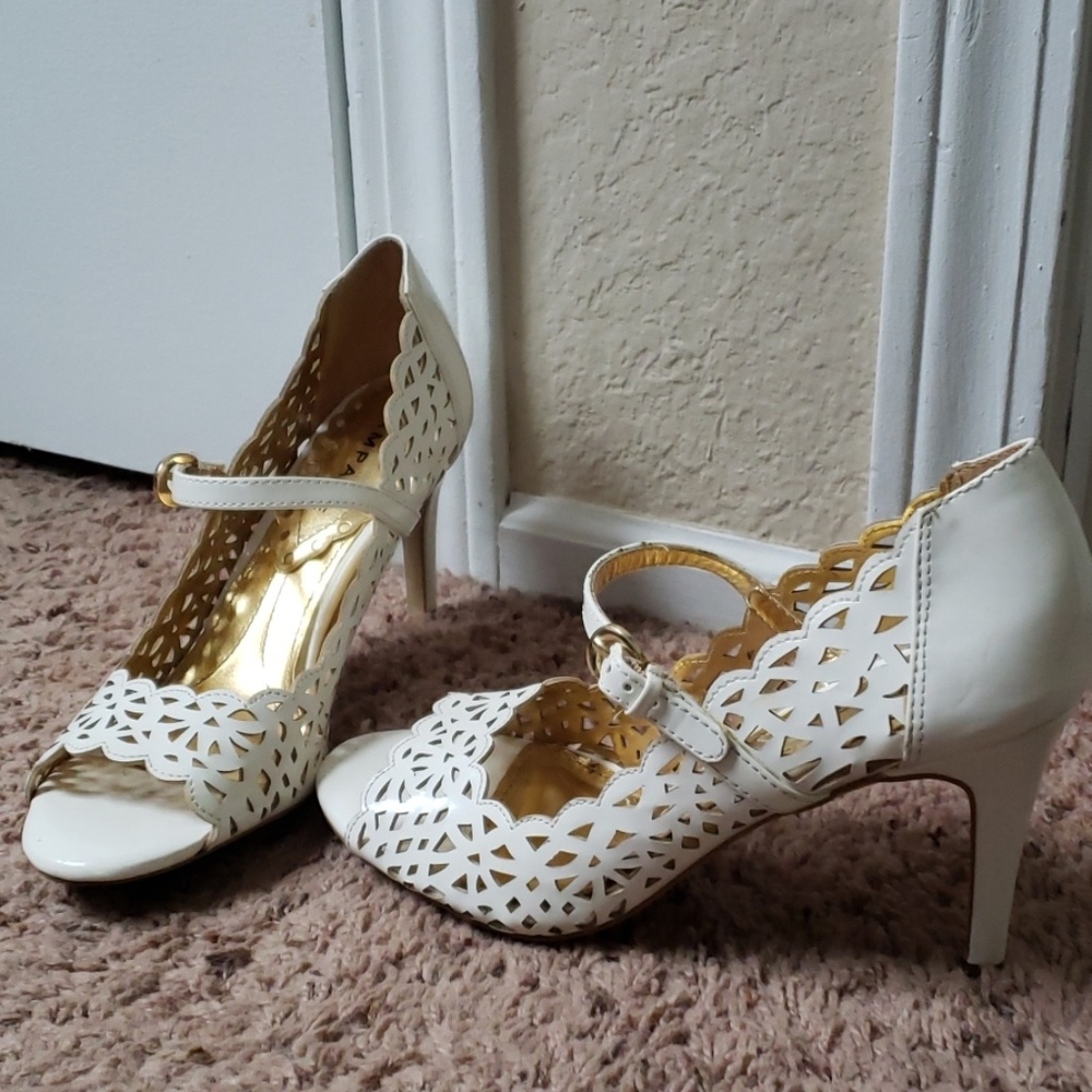 Rampage "lacy" heels~ Size 7.5